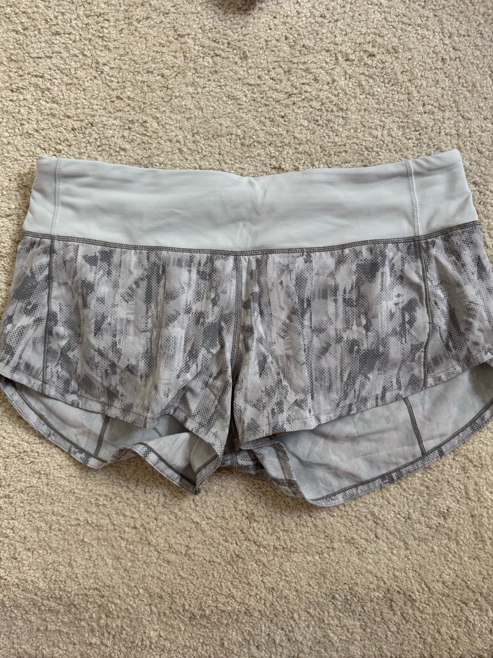 Lululemon - Hotty Hot Shorts - Low-Rise Running Shorts
